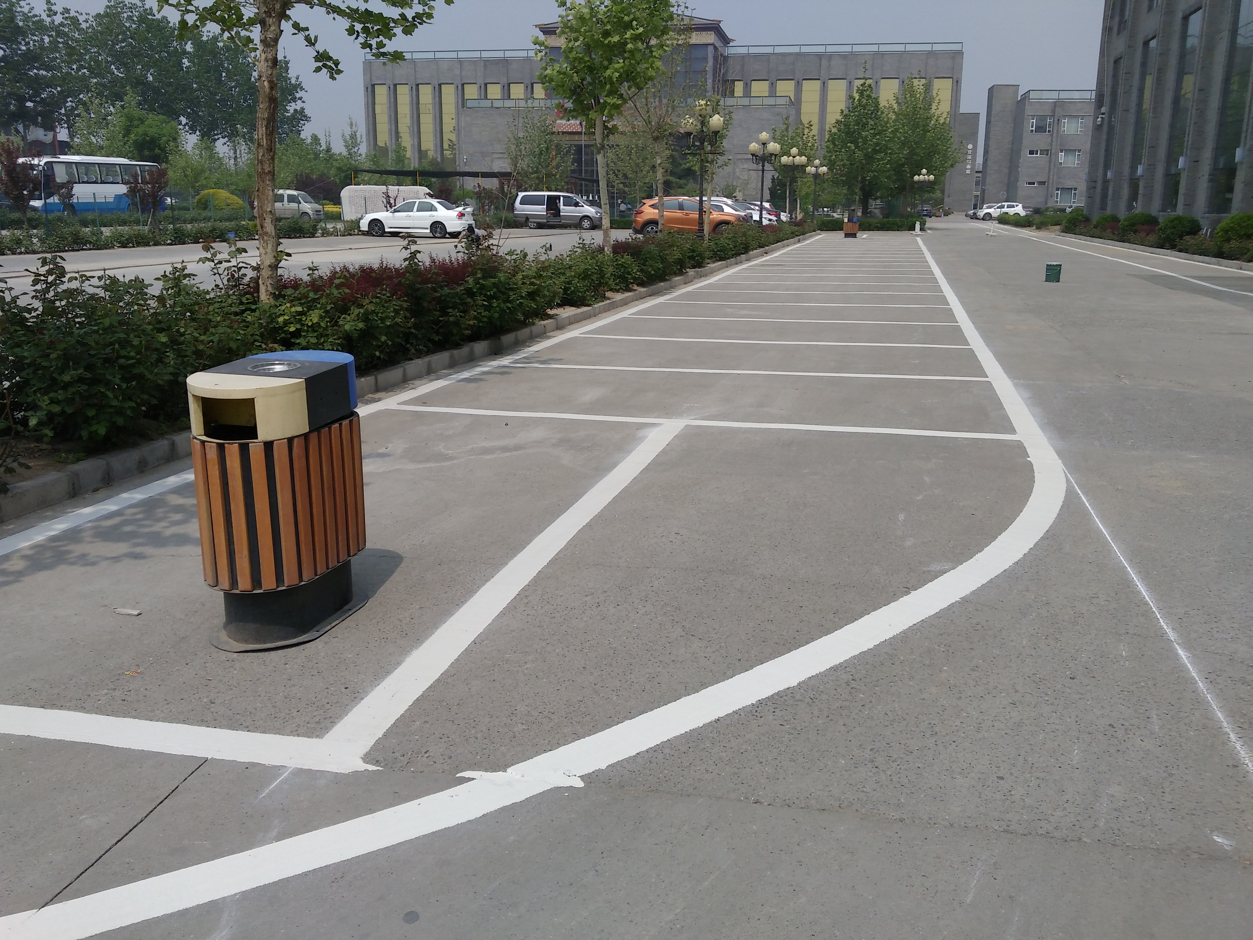 黄河会议中心停车场划线